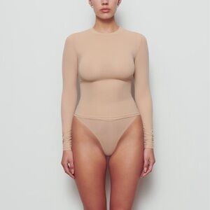 SKIMS FITS EVERYBODY LONG SLEEVE T-SHIRT CLAY XS